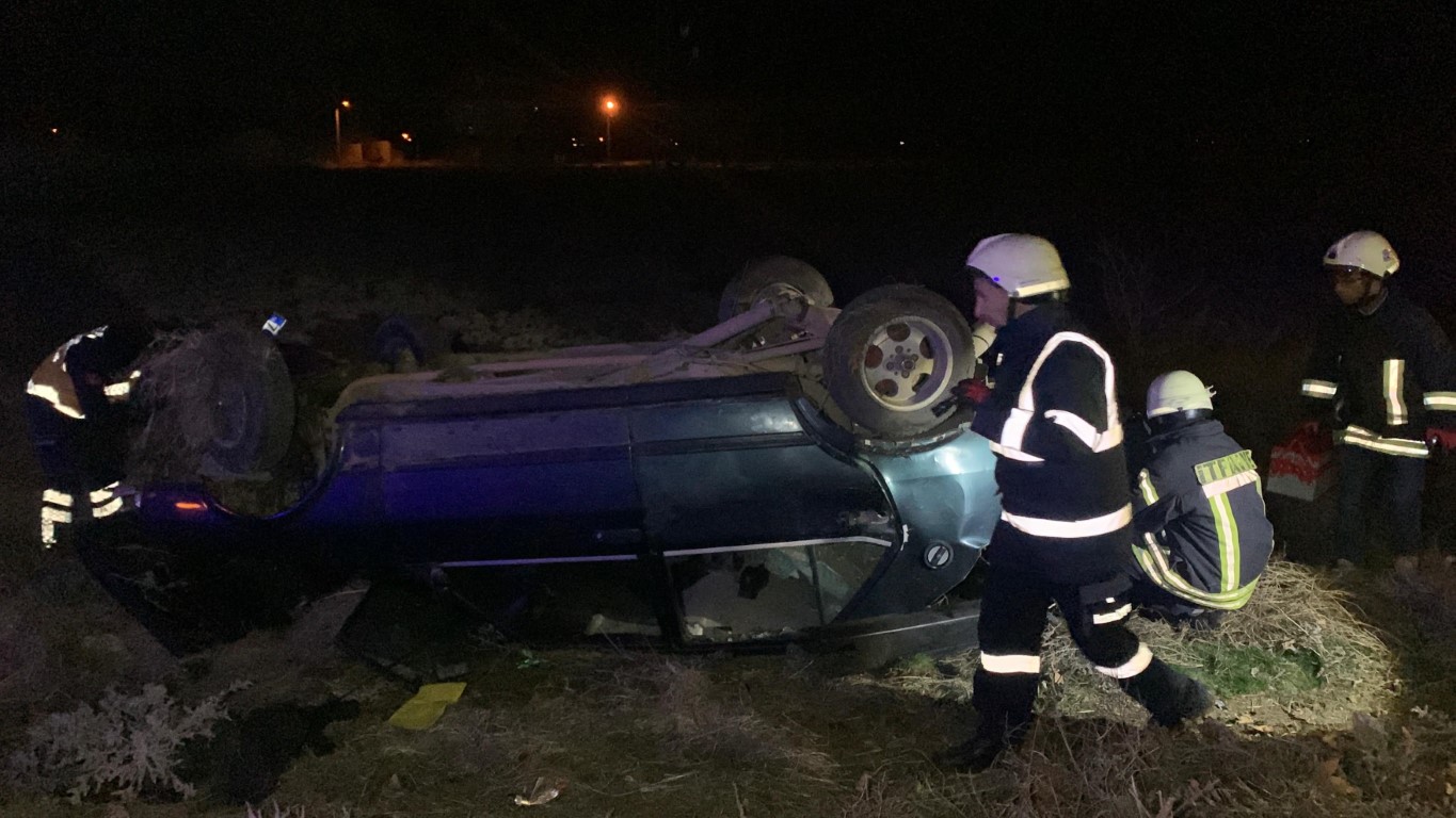 Karaman’da Tofaş otomobilin hurda yığınına döndüğü kazada 2 kişi yaralandı