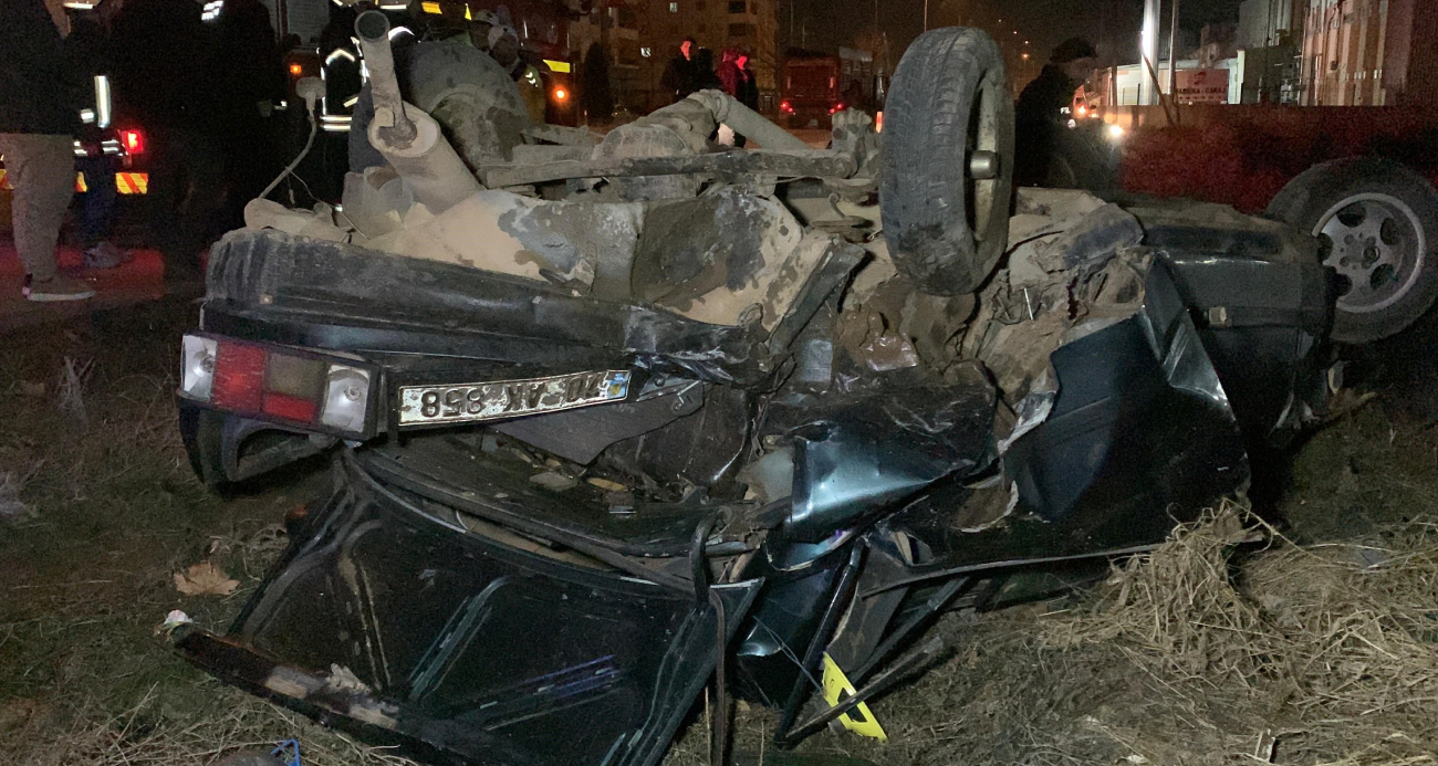 Karaman’da Tofaş otomobilin hurda yığınına döndüğü kazada 2 kişi yaralandı