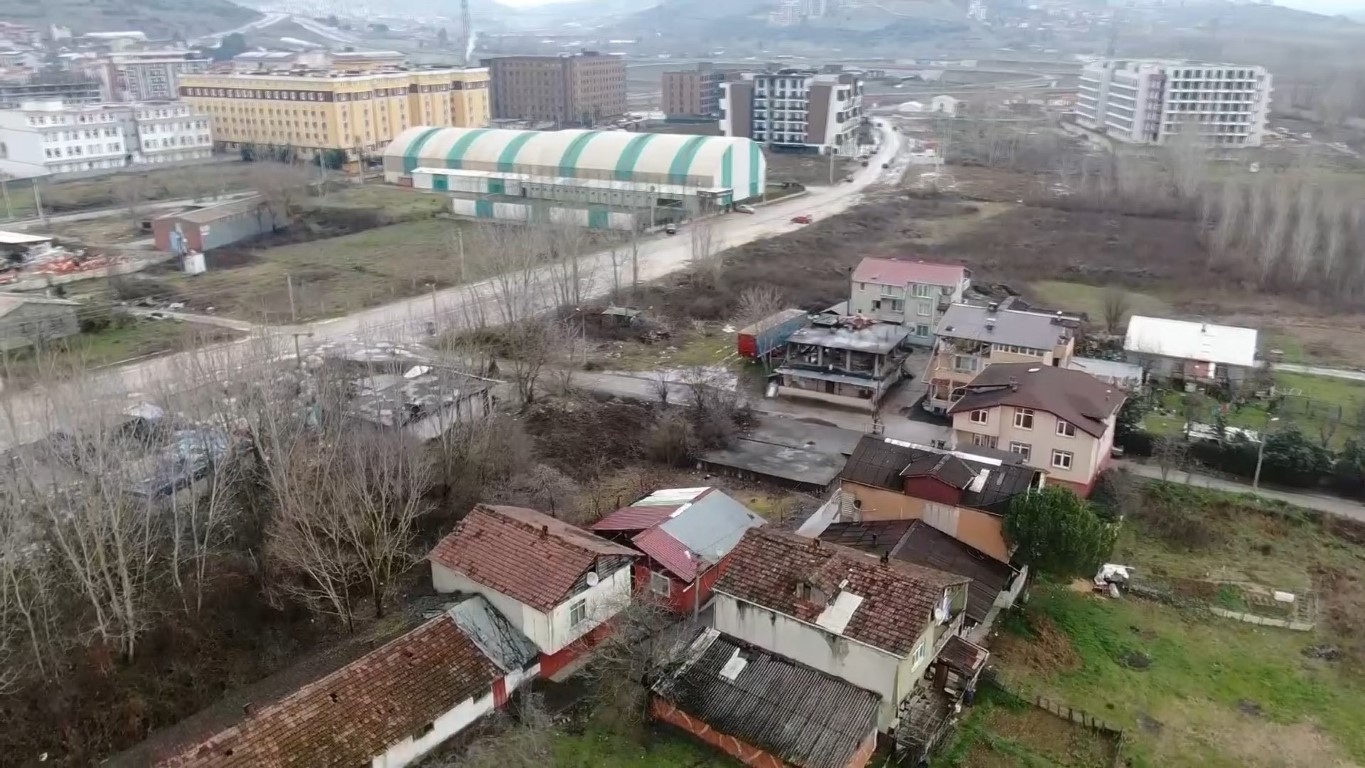Şehrin göbeğinde doğalgaz için çalmadıkları kapı kalmadı