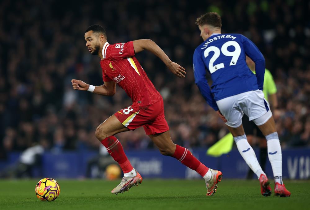 Liverpool derbisinde Everton 90+8’de puanı kaptı