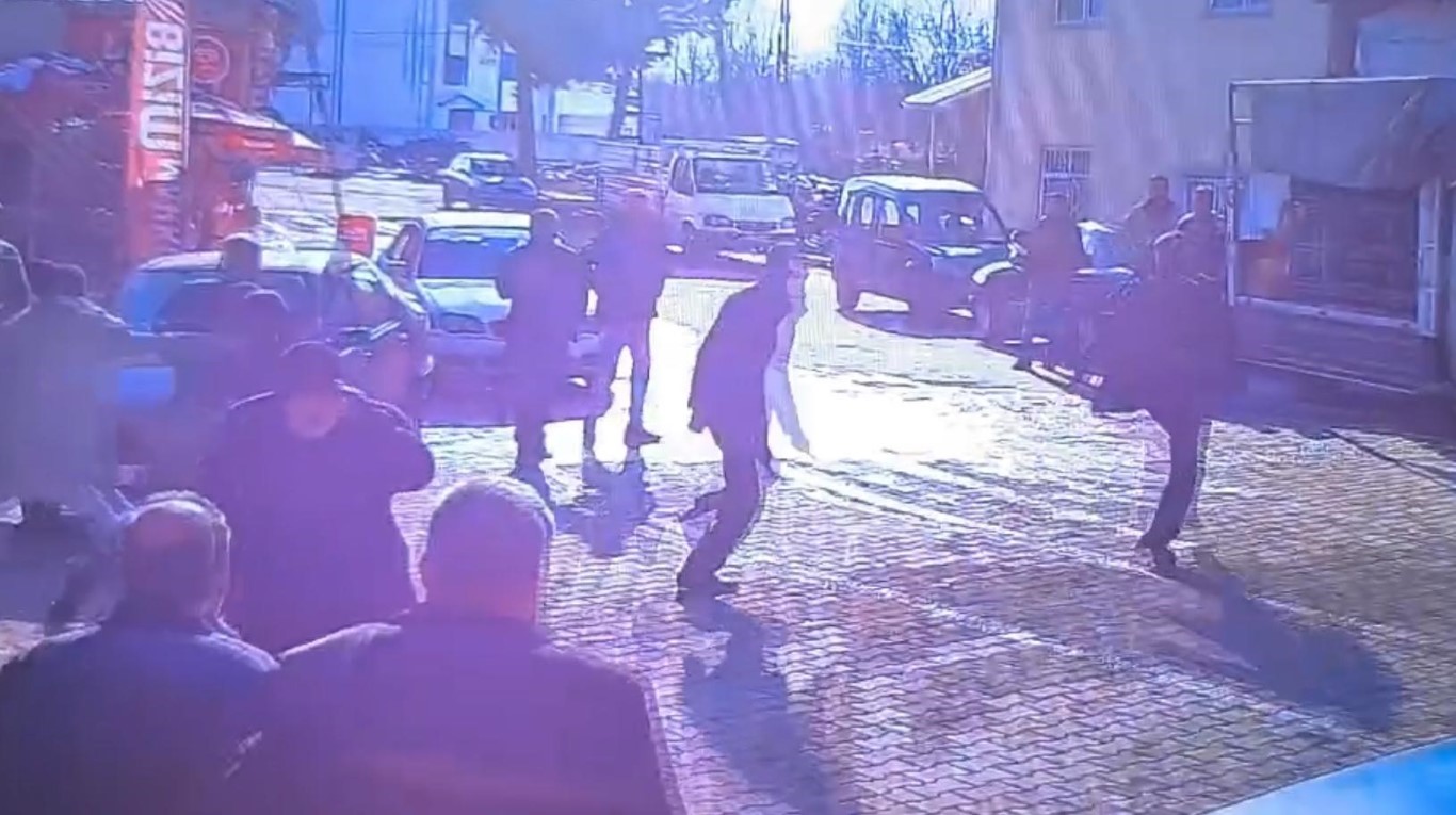 Elazığ’da bıçaklı, sopalı, fırın kürekli kavga: 3 kişi yaralı