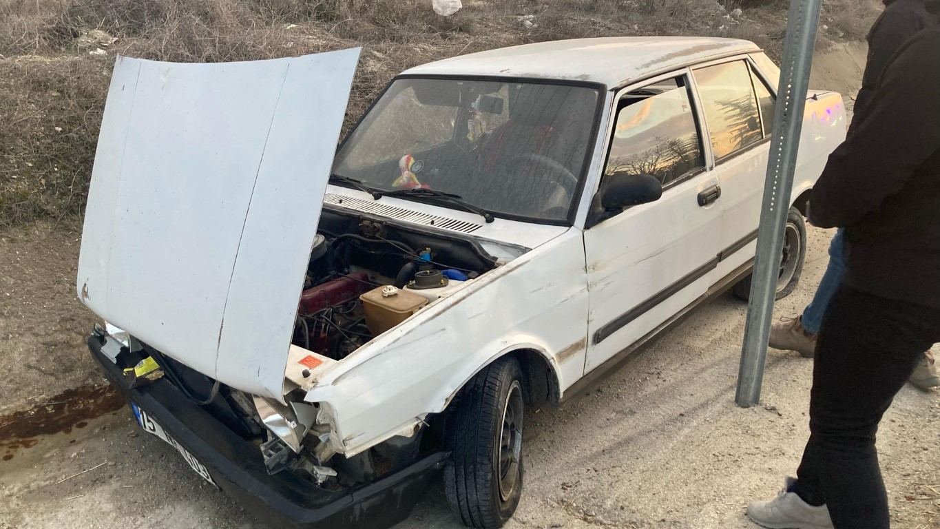 Polisleri peşine takıp 4 aracı hurdaya çeviren şüphelinin 41 suç kaydı çıktı