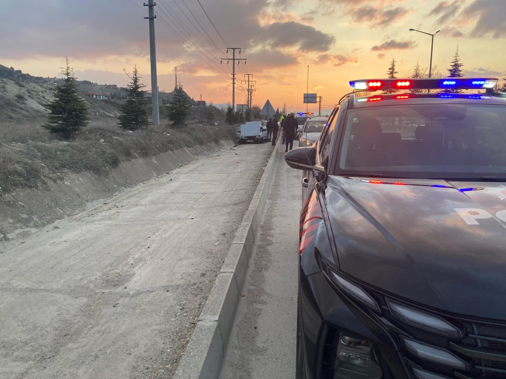 Polisleri peşine takıp 4 aracı hurdaya çeviren şüphelinin 41 suç kaydı çıktı