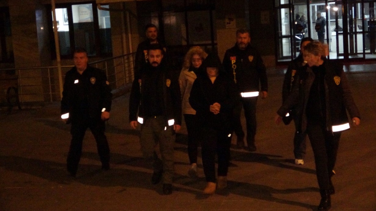 Avusturya’da yaşayan çifti 31 bin 960 euro dolandıran üfürükçüler tutuklandı