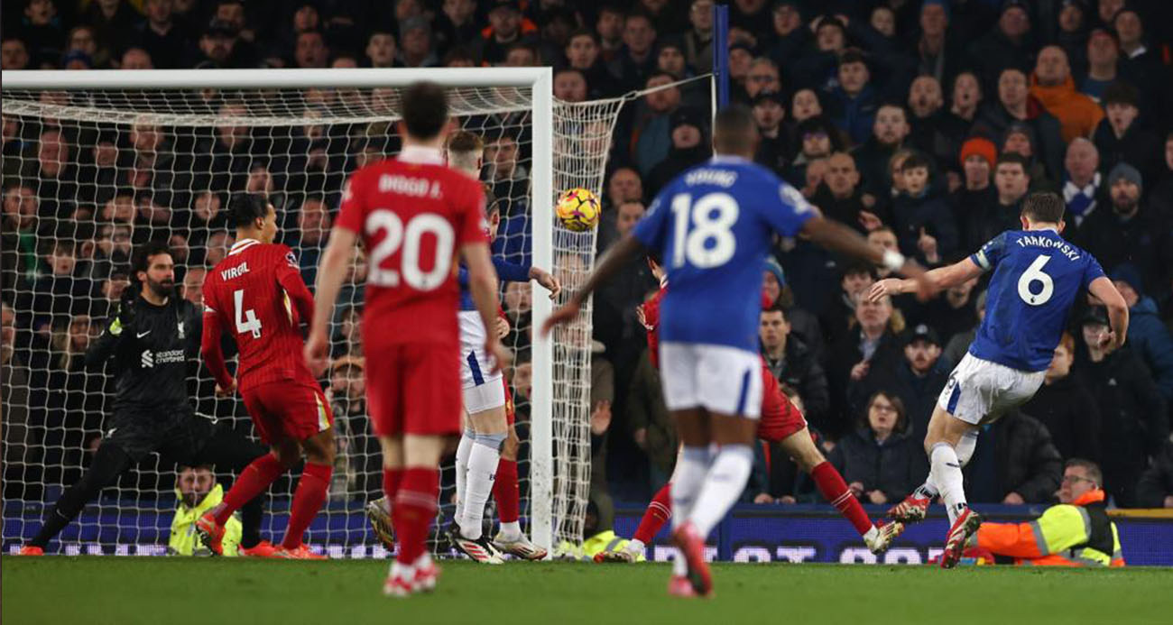 Liverpool derbisinde Everton 90+8’de puanı kaptı