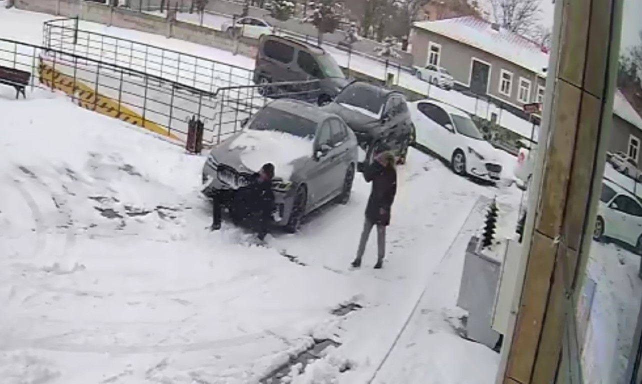 Aksaray’da karda kayıp düşenler kameralara yansıdı