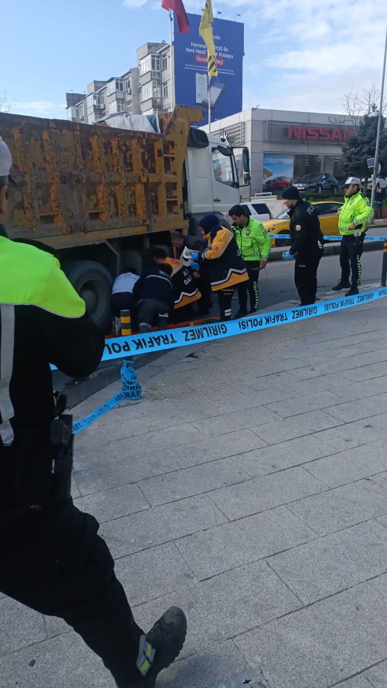 Beşiktaş’ta yolun karşısına geçmek isteyen kadın hafriyat kamyonunun altında kaldı