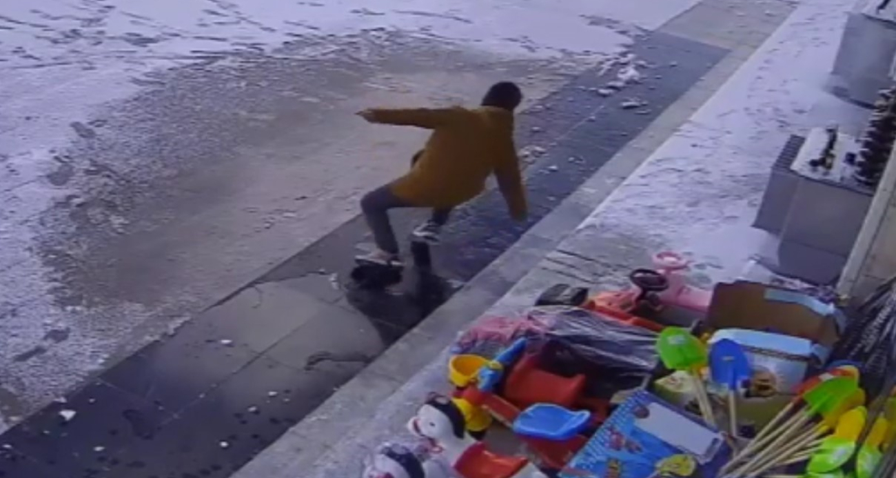 Aksaray’da karda kayıp düşenler kameralara yansıdı