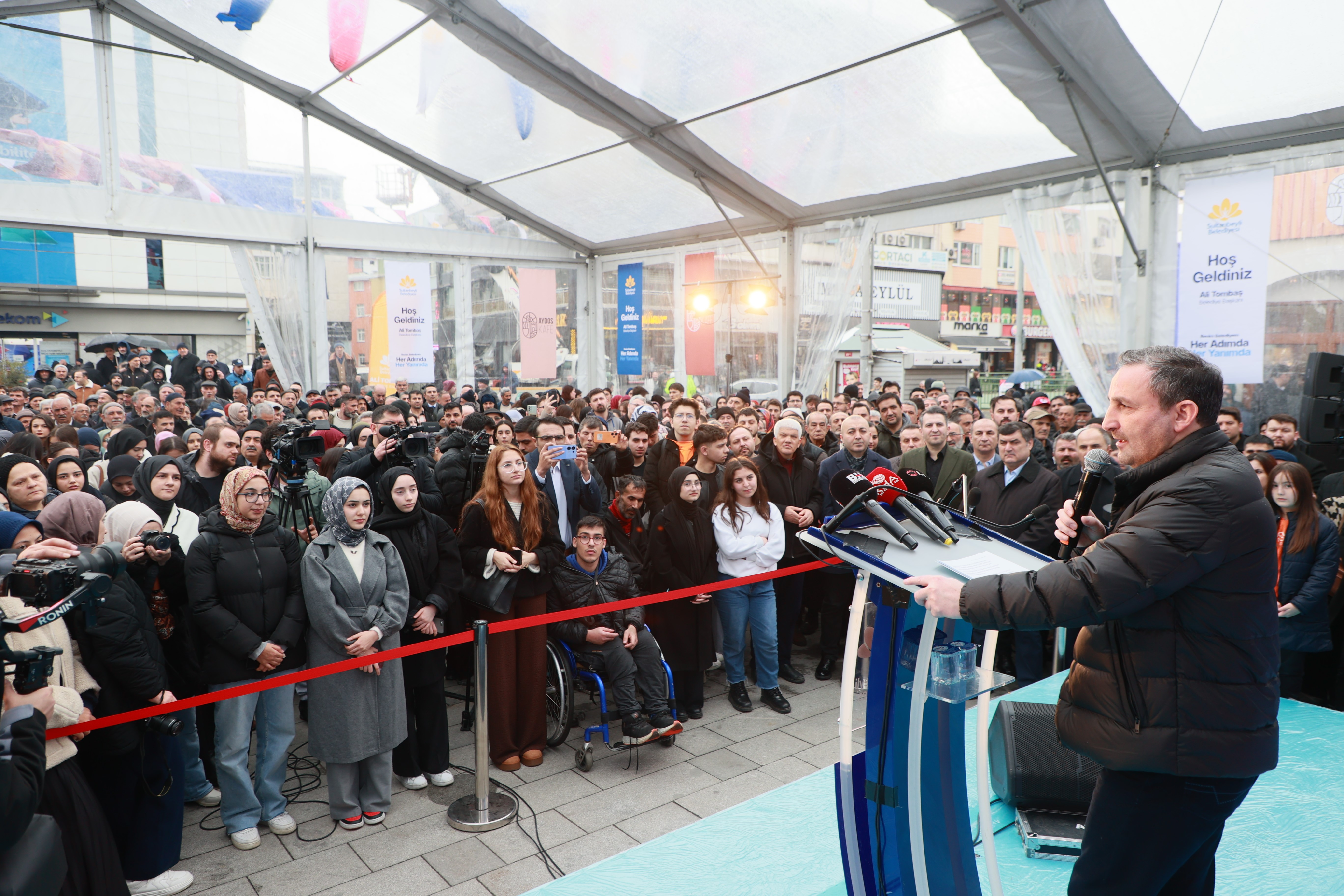 Sultanbeyli’de Aydos Kafe açıldı, ilk kahveleri Başkan Ali Tombaş ikram etti