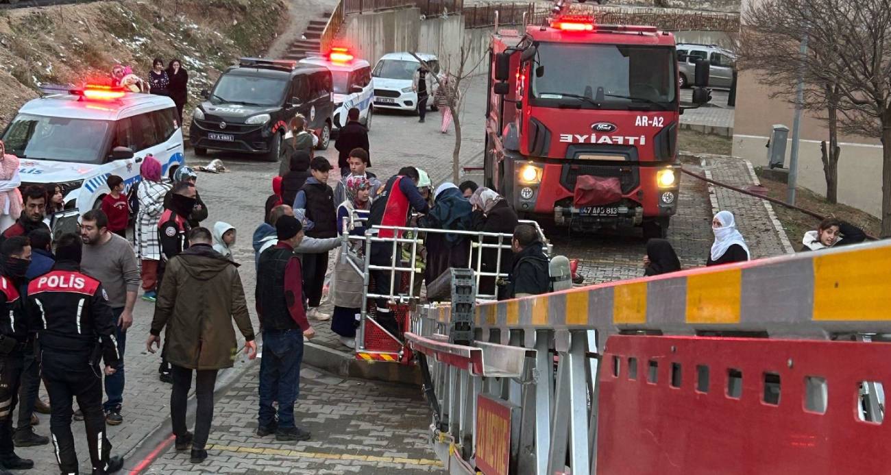 Mardin’de bir apartmanda çıkan yangında 5 kişi dumandan etkilendi