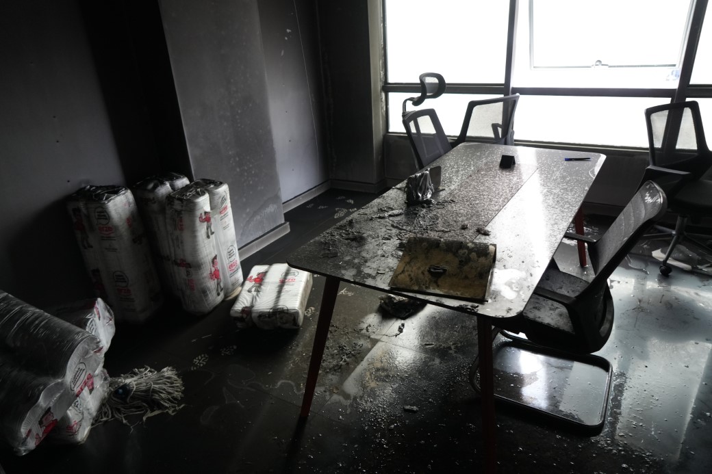 Antalya’da ofis yangını: 1 buçuk milyon TL’lik mal kaybı