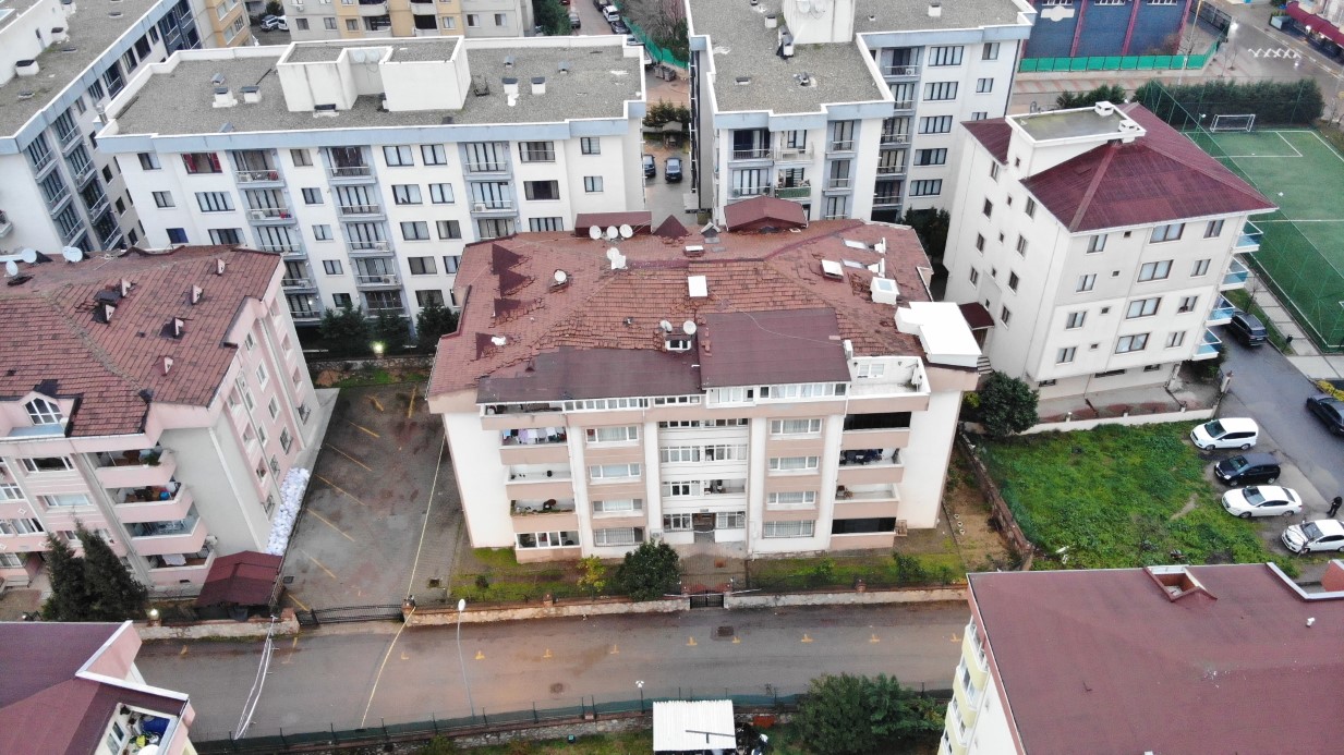 Tuzla’da tahliye edilen bina havadan görüntülendi