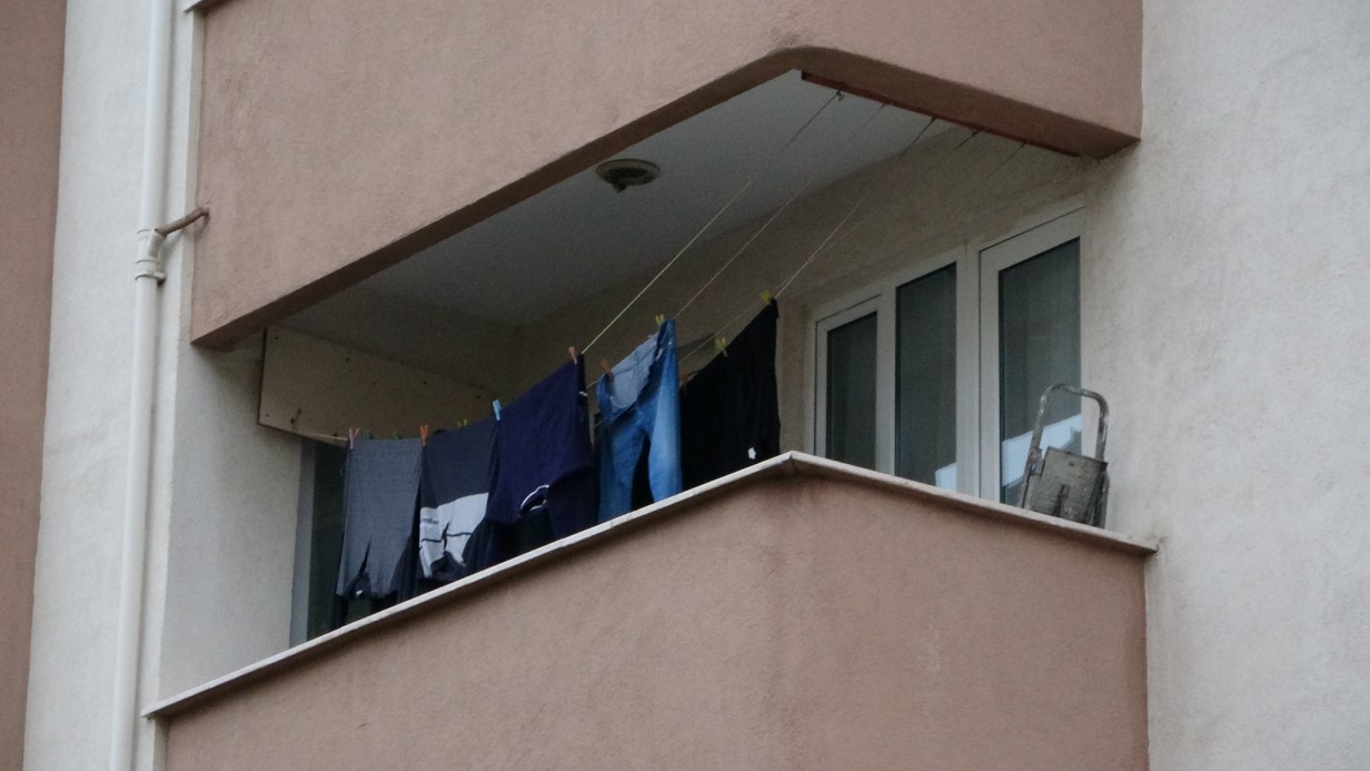 Tuzla’da tahliye edilen bina havadan görüntülendi