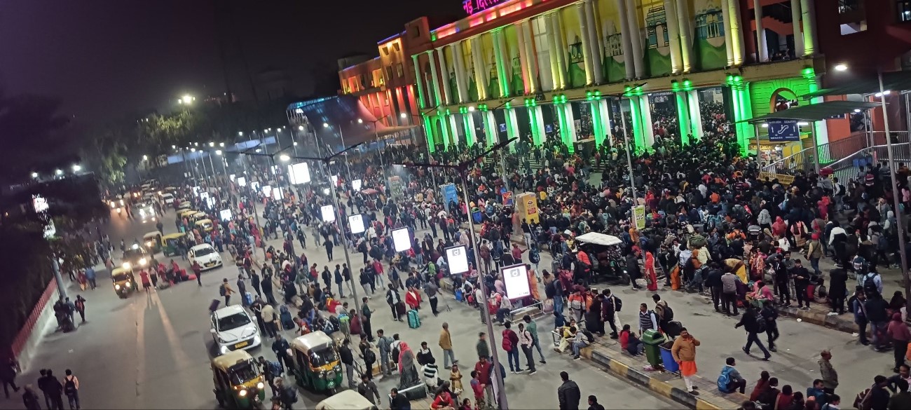 Hindistan’da tren istasyonunda izdiham: 18 ölü