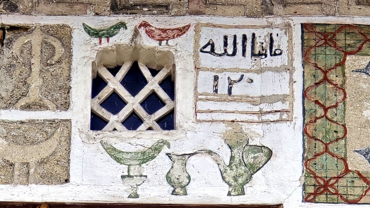 Türkiye’de eşi benzeri olmayan süslemeleriyle 239 yıllık Mektepçiler Evi dikkat çekiyor