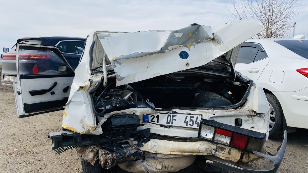 Togg ile çarpışan Tofaş hurdaya döndü: 4 yaralı