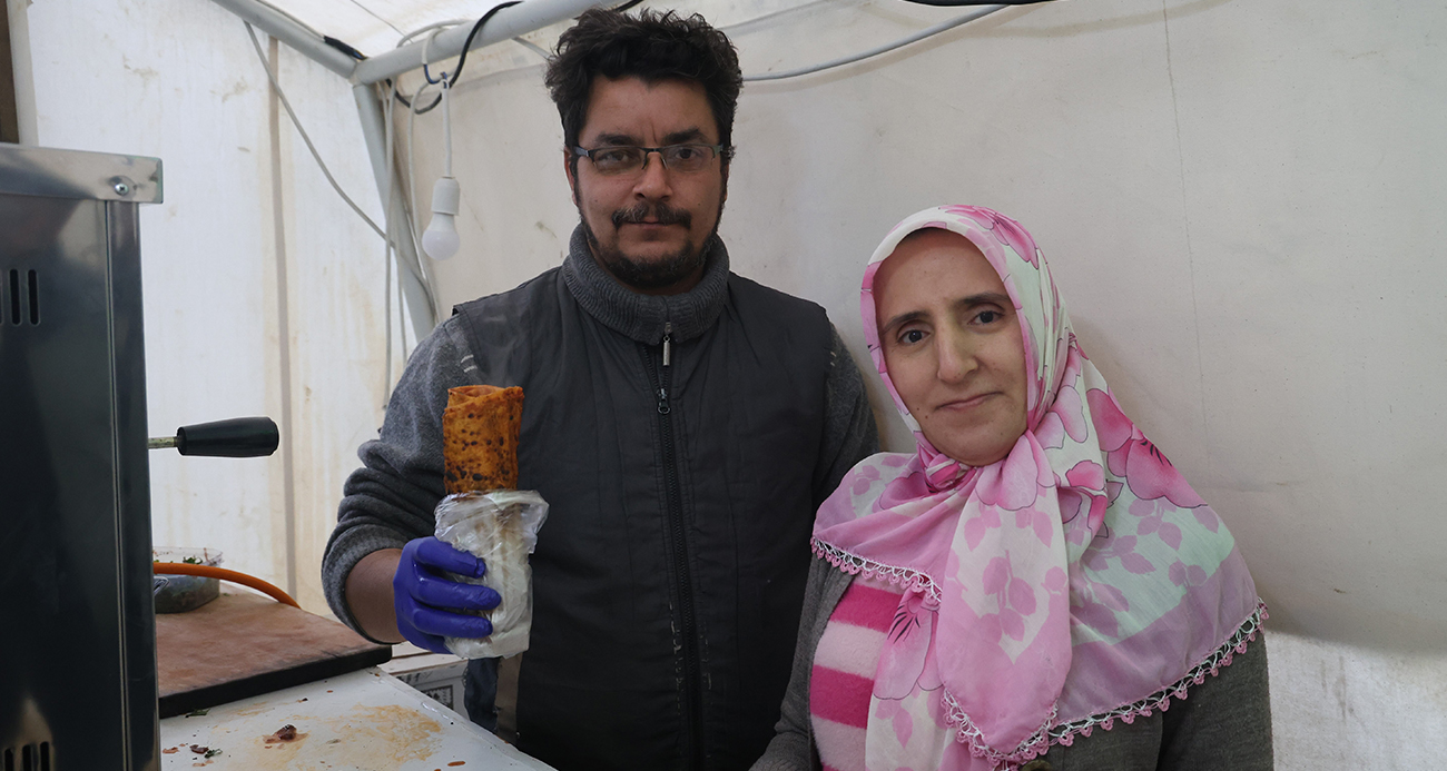 Depremde kendilerine ev olan çadır şimdi ekmek tekneleri oldu