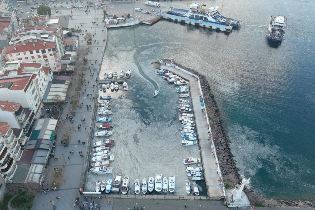 Çanakkale’de müsilaj sebebiyle bir aydır denize ağ atamıyorlar