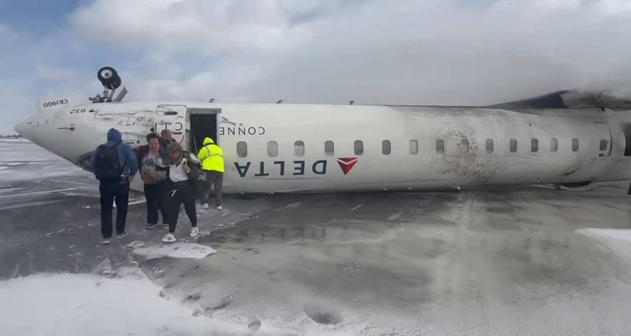 Kanada’ya iniş yapan yolcu uçağı ters döndü: 18 yaralı