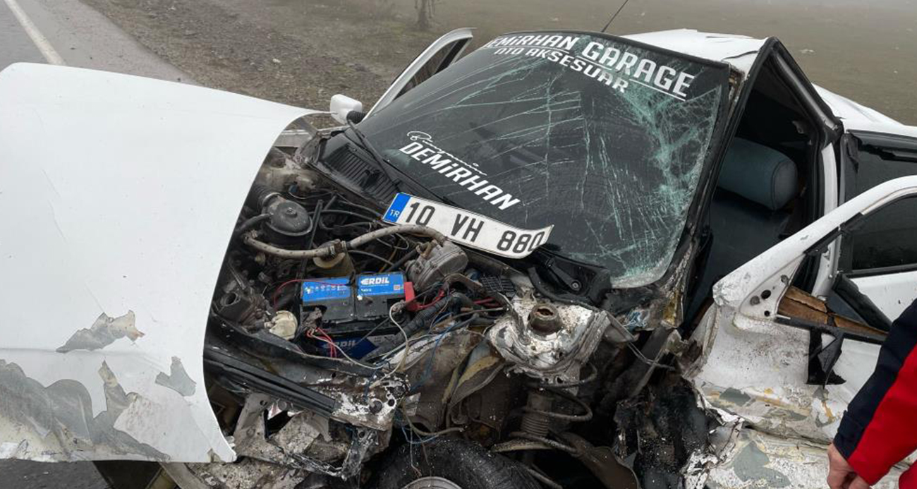 Hurdaya dönen otomobilden sağ çıktı