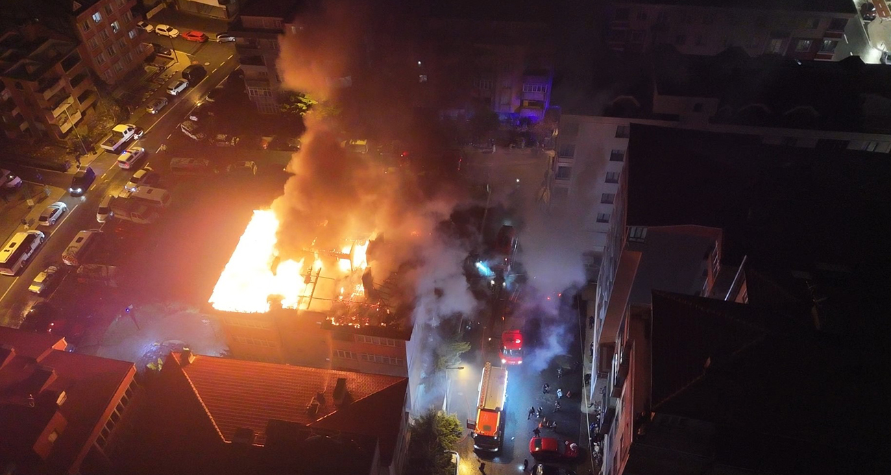 Gece yarısı 5 katlı binada yangın