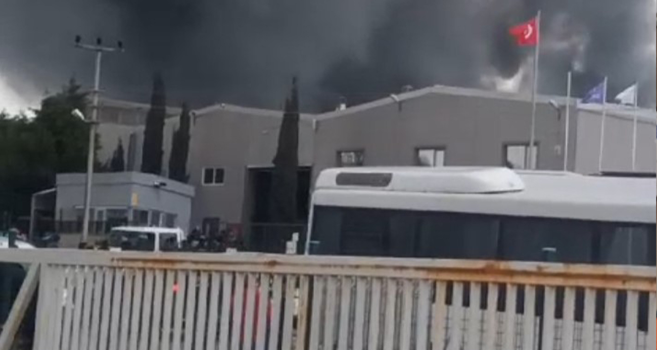 Edirne’de fabrika yangınına müdahale ediliyor