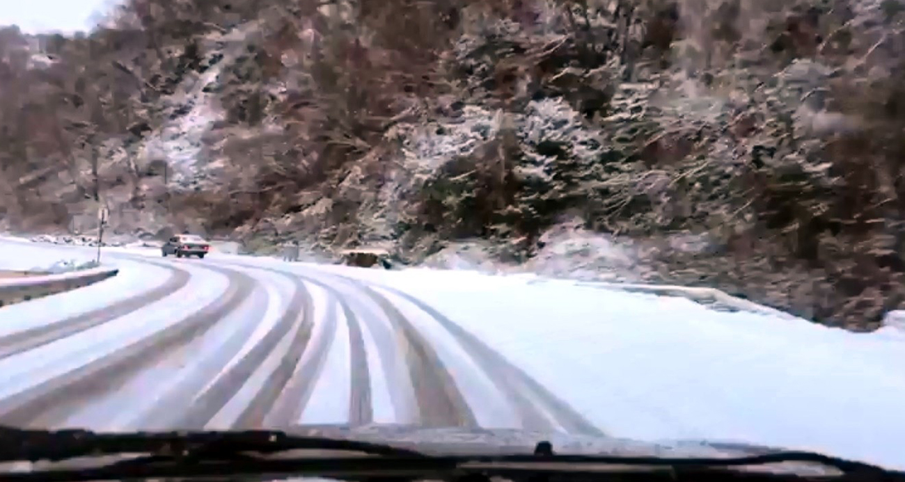 Bartın’da kar haberine giden gazeteci canlı yayında kaza yaptı