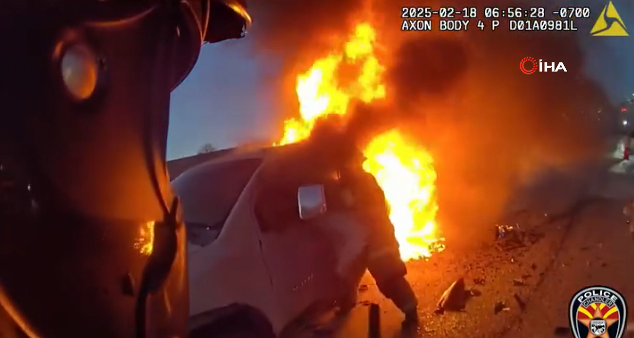 ABD’de bir kadın alev alan aracın içinden son anda kurtarıldı