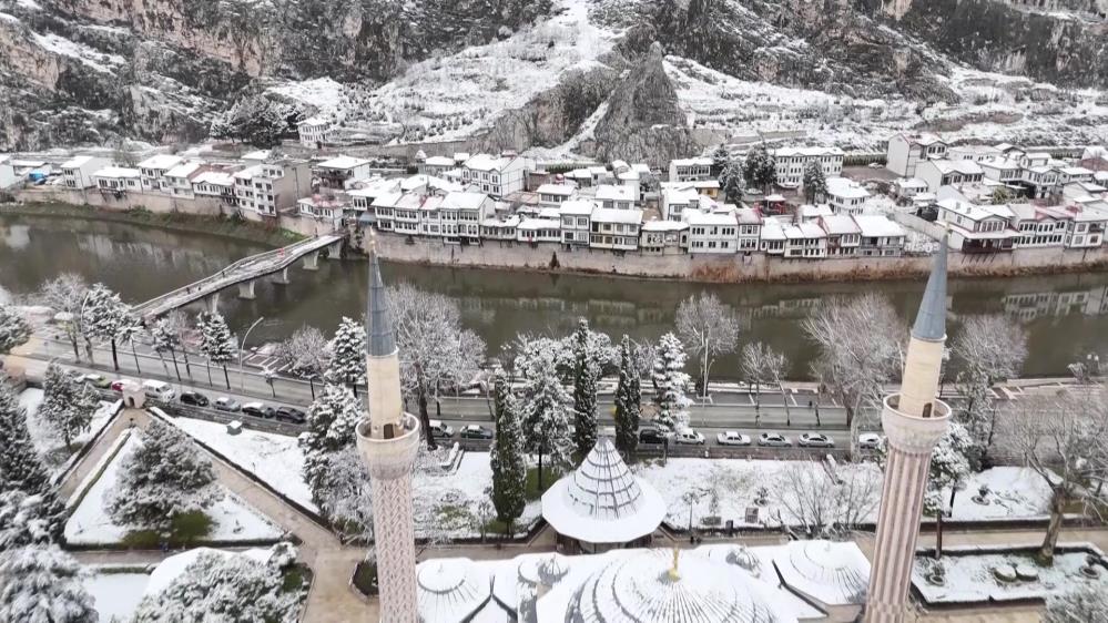 Barajların alarm verdiği Amasya’da Şubat’ta yağan kar yüzleri güldürdü