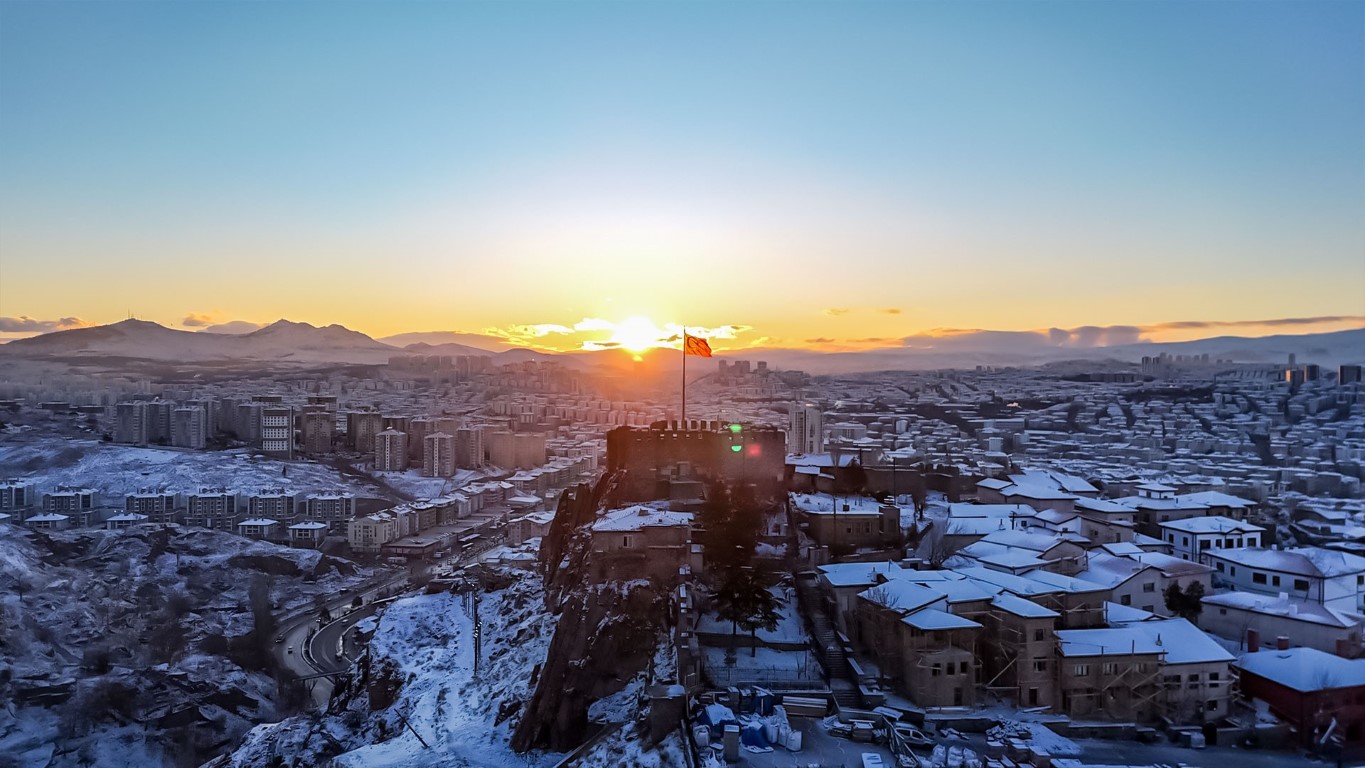 Başkent beyaza büründü