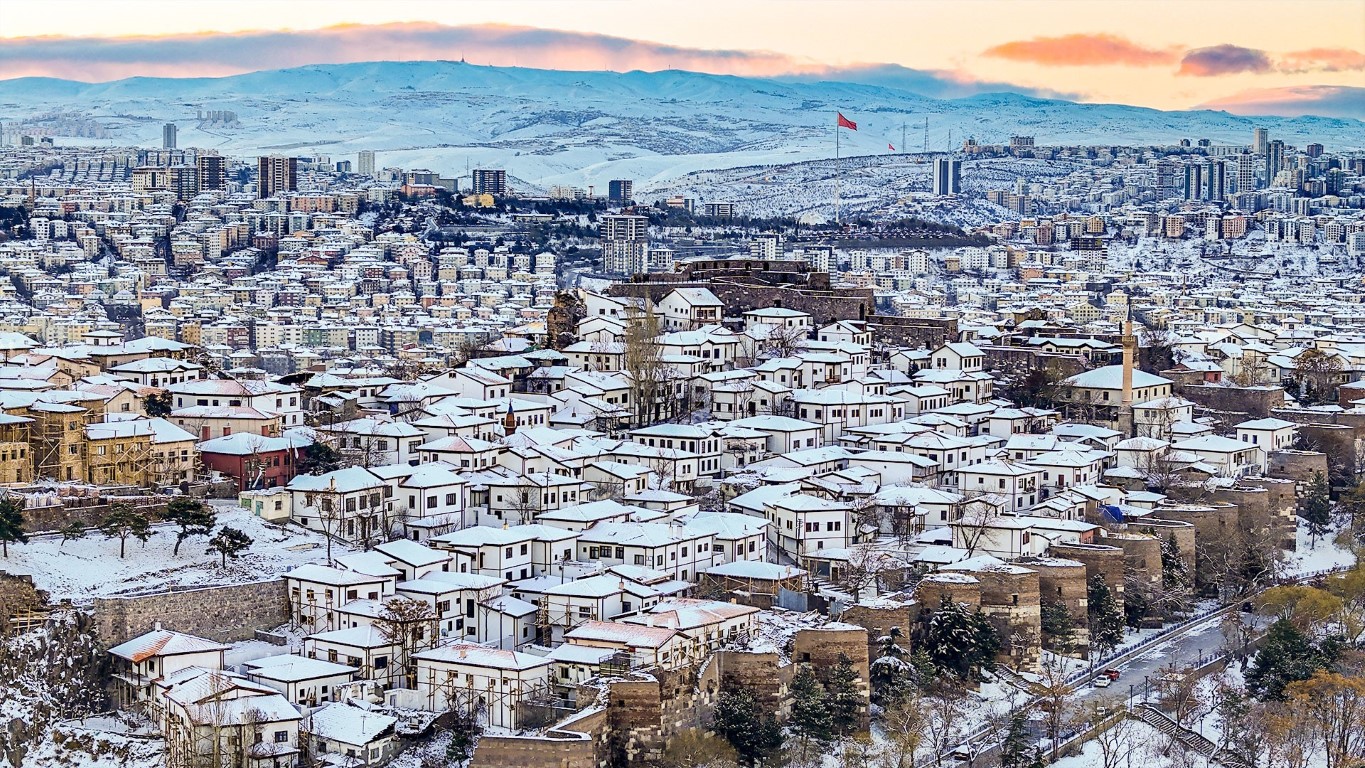 Başkent beyaza büründü