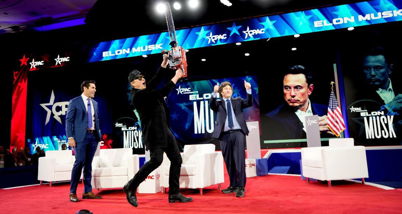 Elon Musk, Arjantin Devlet Başkanı'nın hediyesi "elektrikli testere" ile şov yaptı