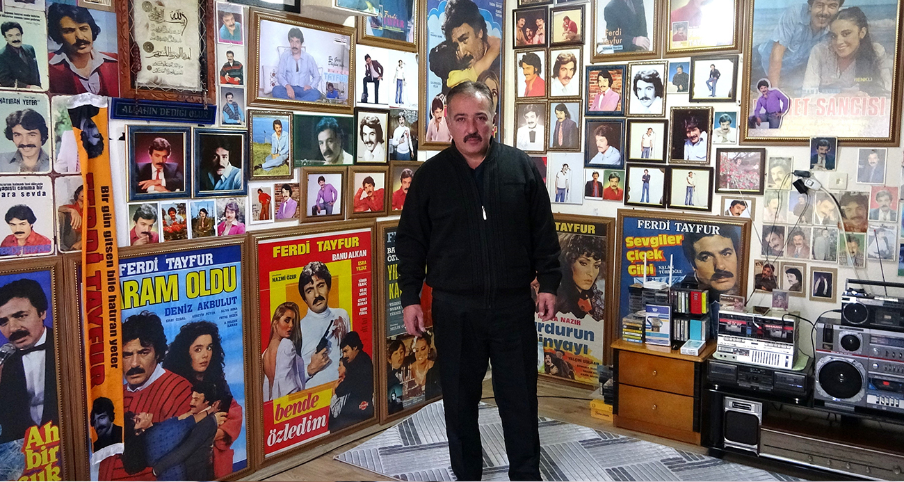 Kütahyalı taksi şoförü evini adeta ’Ferdi Tayfur Müzesi’ne çevirdi