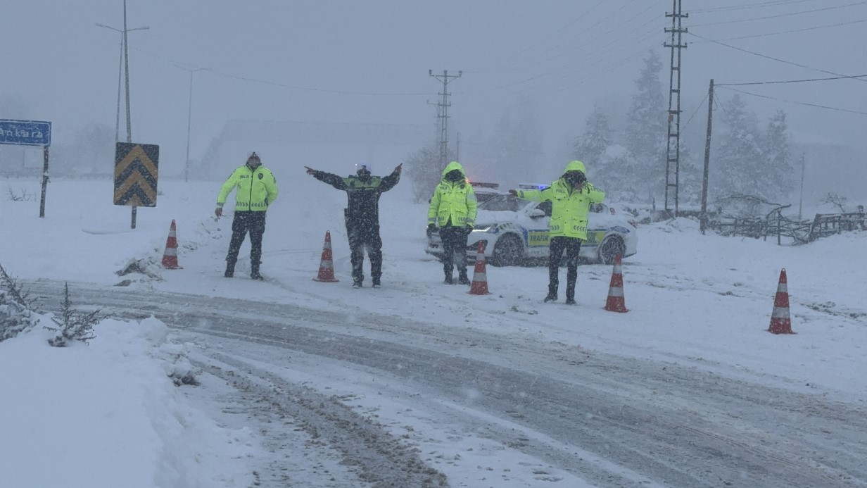 Bolu Dağı'nda trafik kontrollü sağlanıyor
