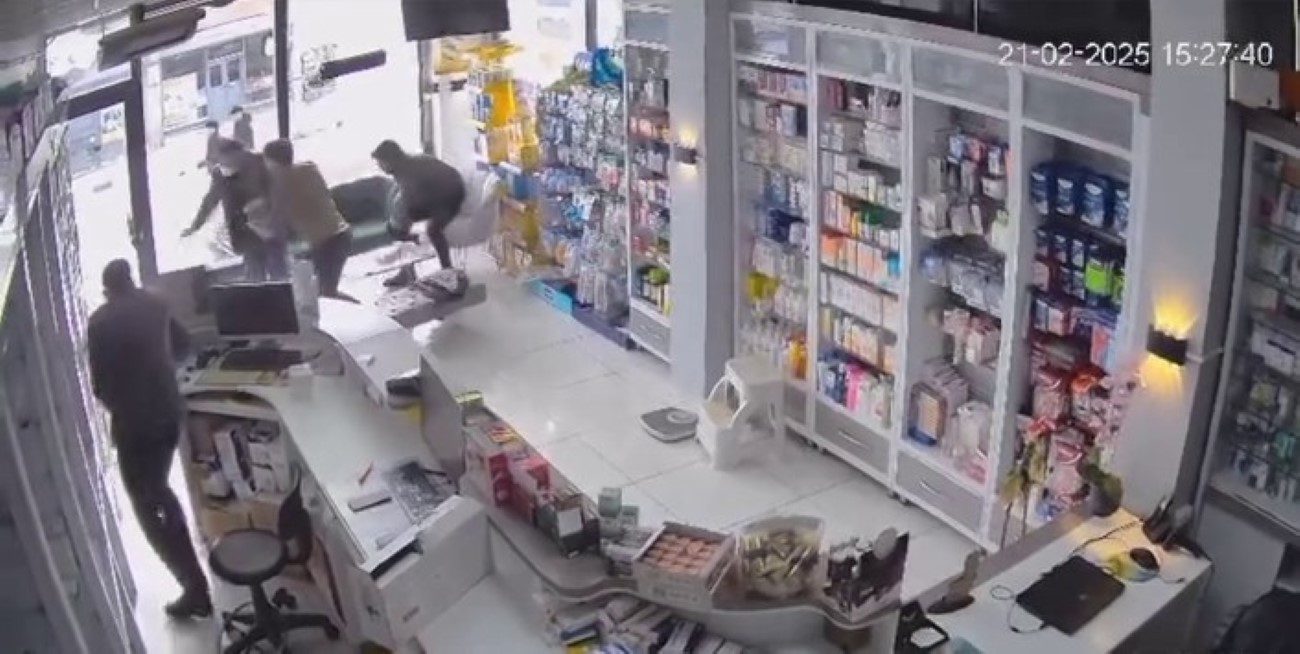 Erzurum’daki 4,4 büyüklüğünde deprem anı kameralarda