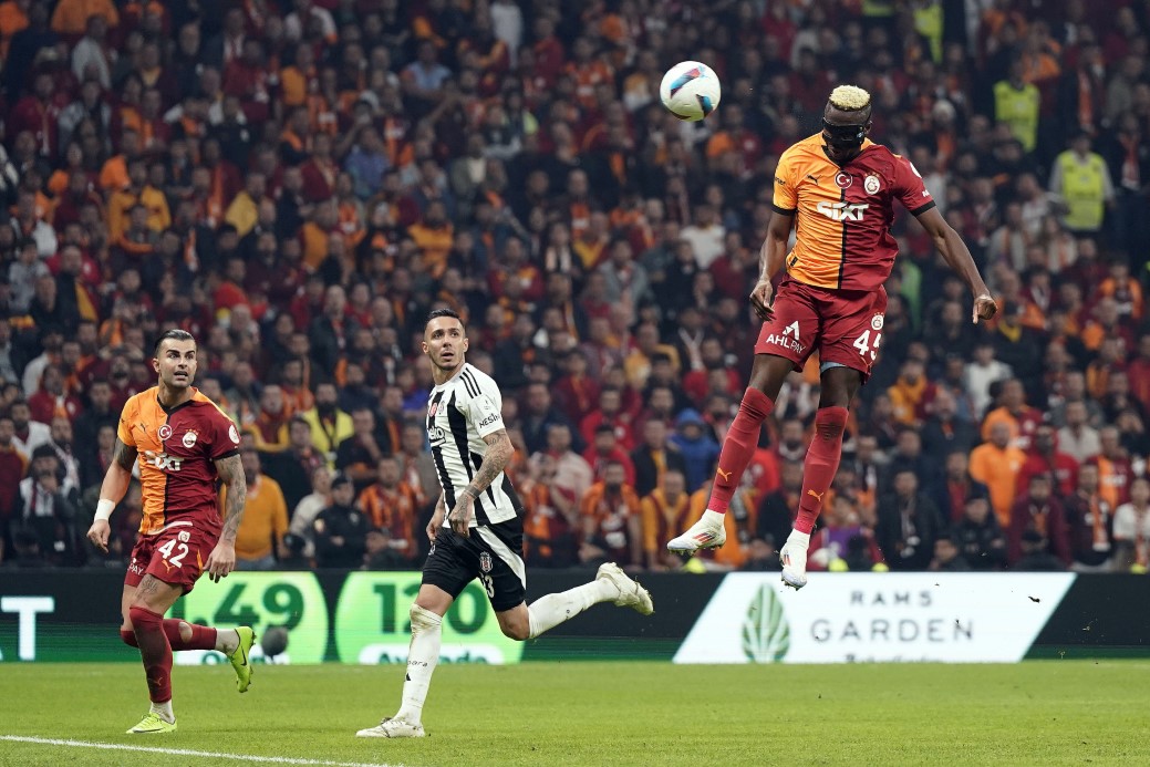 Victor Osimhen’den derbilerde skora katkı