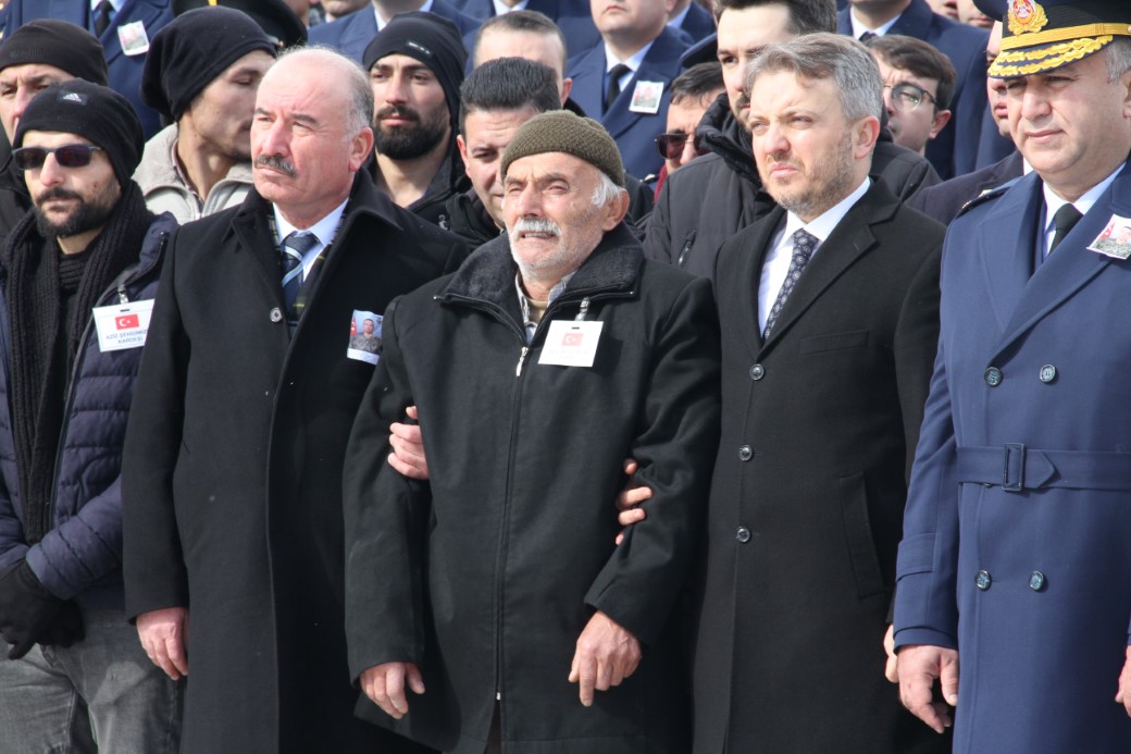 Şehit oğlunu son yolculuğuna uğurlayan baba: "Asker oğlum vatana helal olsun"