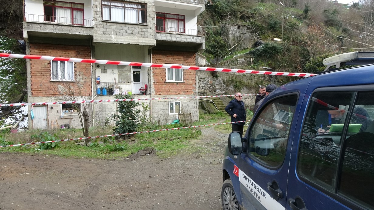 Trabzon’da 5 katlı binada toprak kayması: 1 yaralı, 5 tahliye