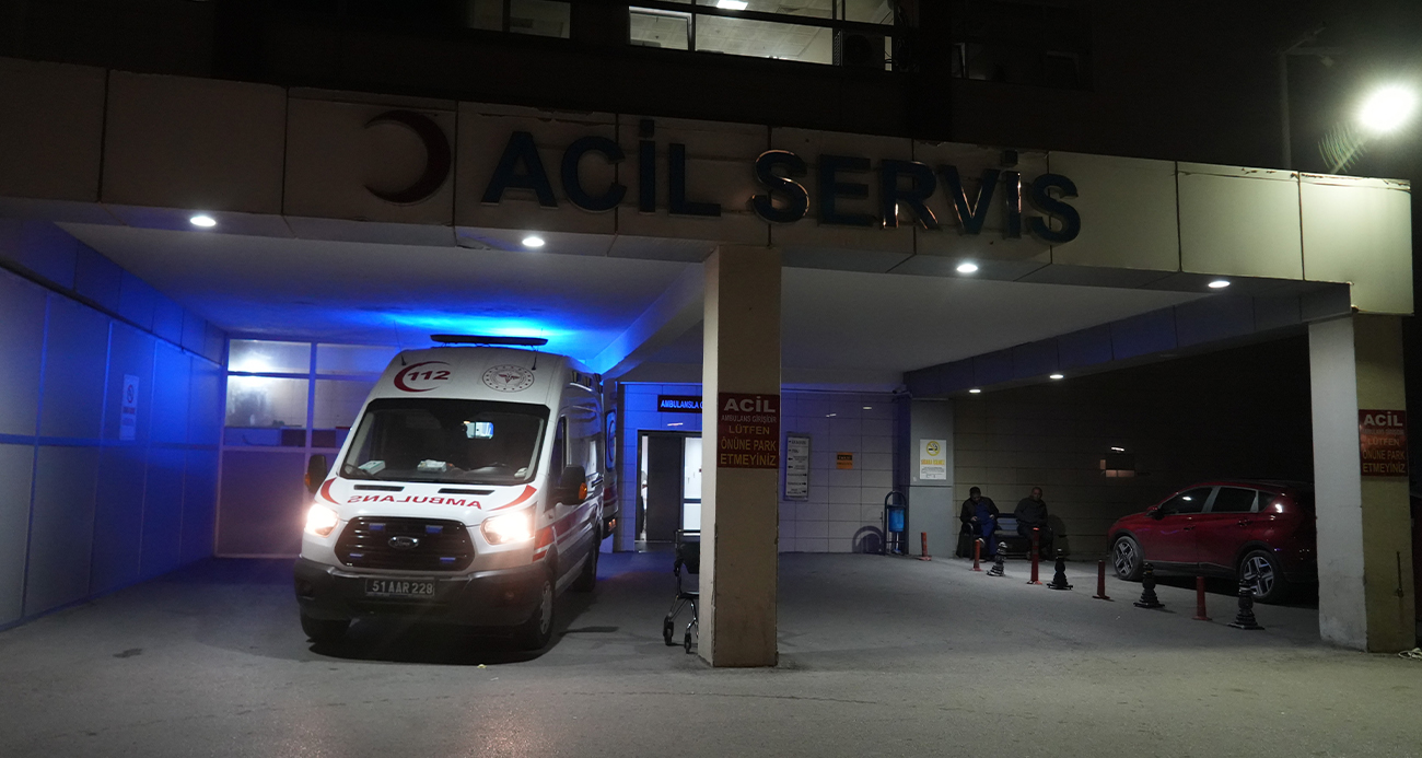 Niğde’de araç bariyerlere çarptı: 1 ölü, 2 yaralı