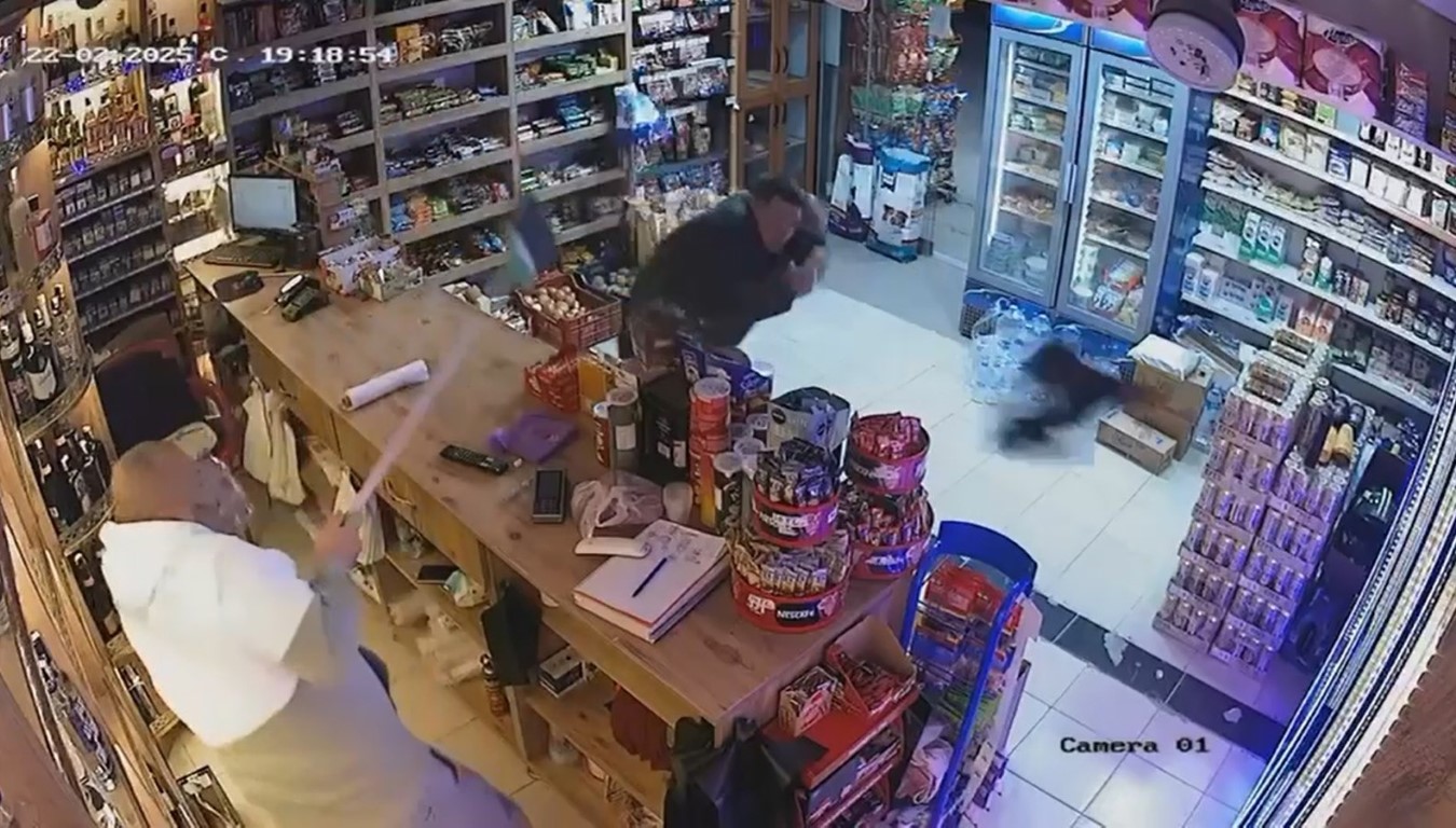 Tavuk, marketi birbirine kattı