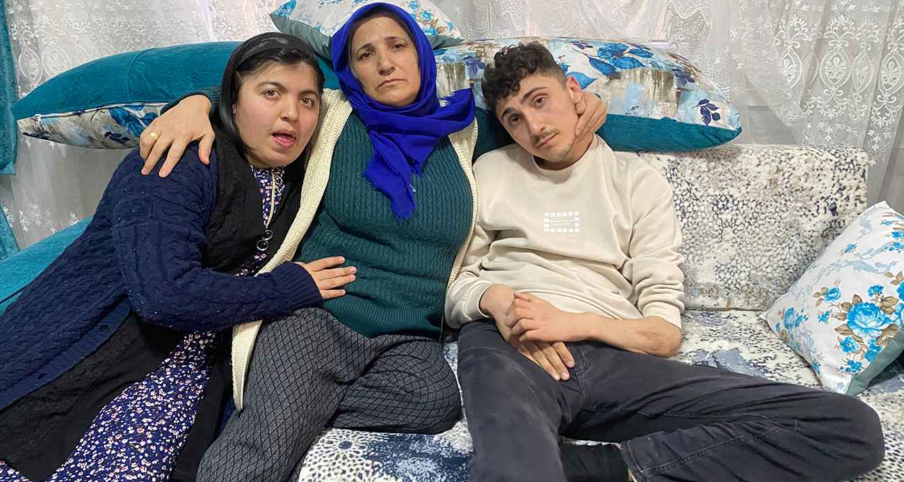 Oğlu tik rahatsızlığına yakalanan annenin feryadı: "Yavrum gözlerimin önünde eriyor"