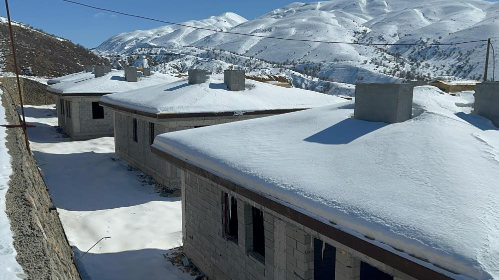 Beyaza bürünen köy evleri görsel şölen sundu