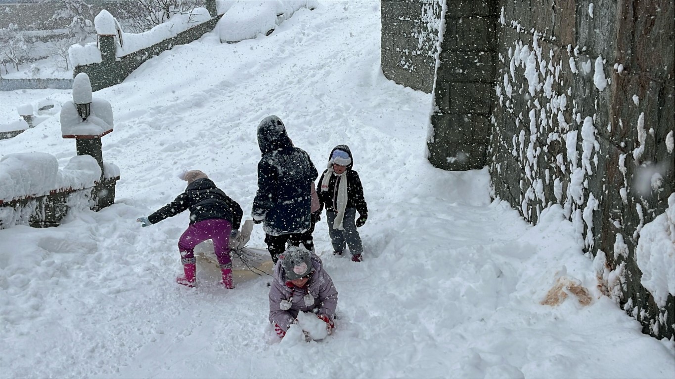 Artvin’de kar kalınlığı 2 metreyi aştı