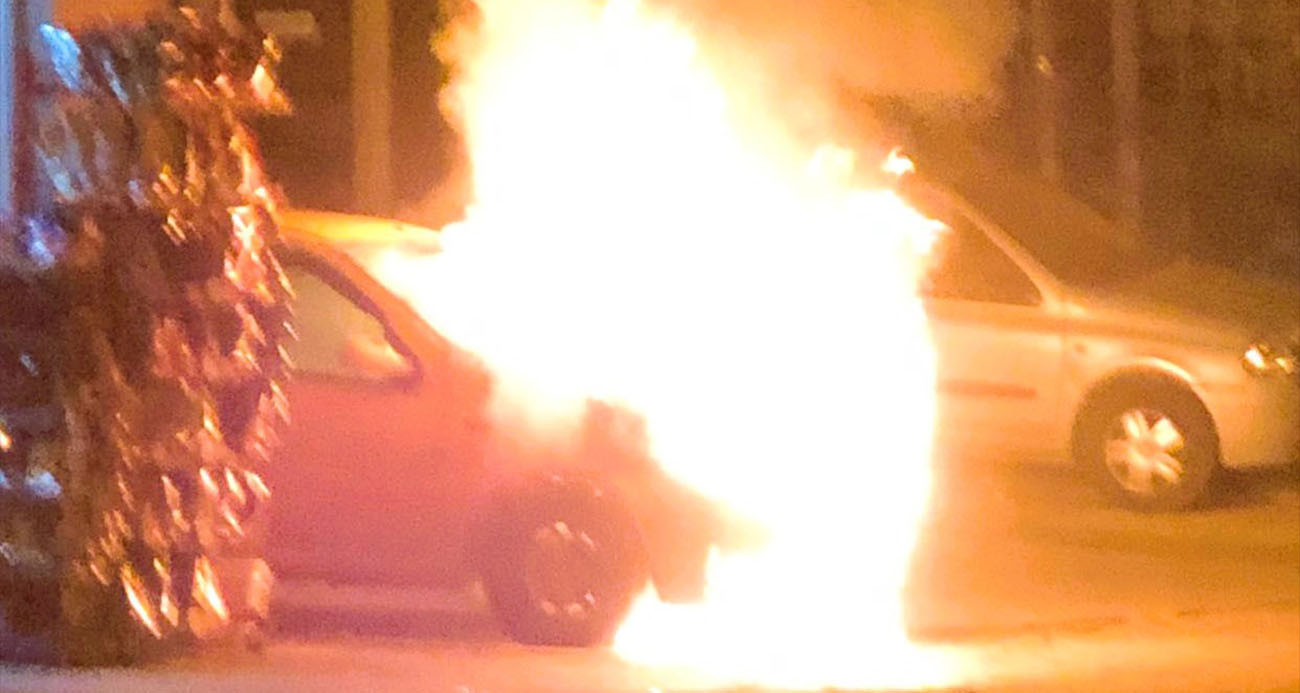 Denizli’de seyir halindeki Tofaş alev alev yandı