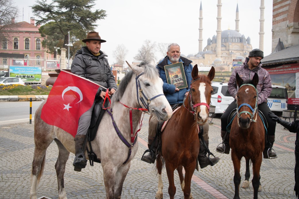 At sırtında İspanya’dan hacca gidiyorlar