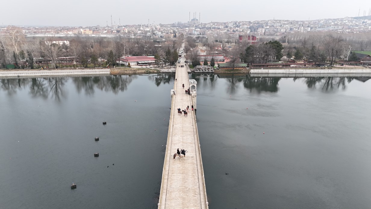 At sırtında İspanya’dan hacca gidiyorlar