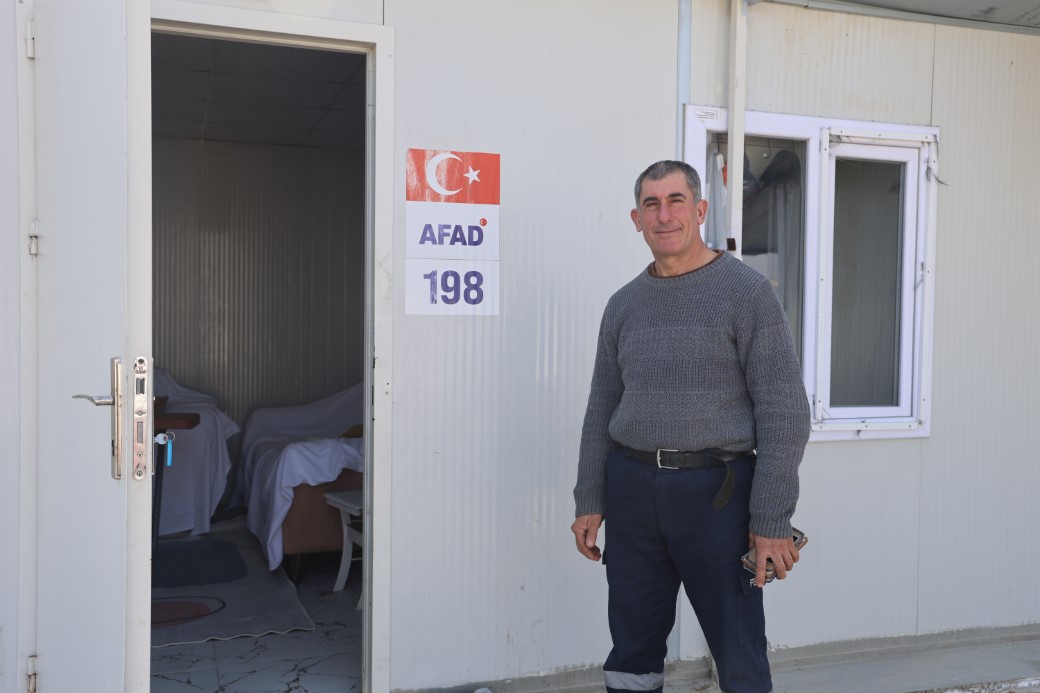 2 yıldır yaşadığı mağaradan konteynere taşınan adam: "Mağaradayken konteynerden daha huzurluydum"