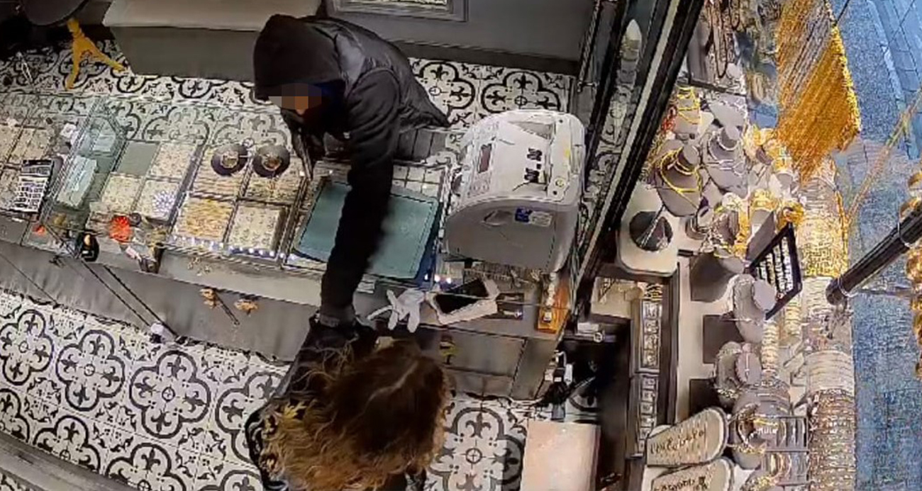 Kuyumcuya girdi, ’stres yapma sıkarım, gençliğine yazık olur’ deyip altınları istedi