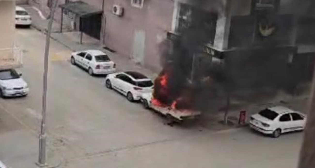 Diyarbakır’da park halindeki Fiat Tofaş alev topuna döndü