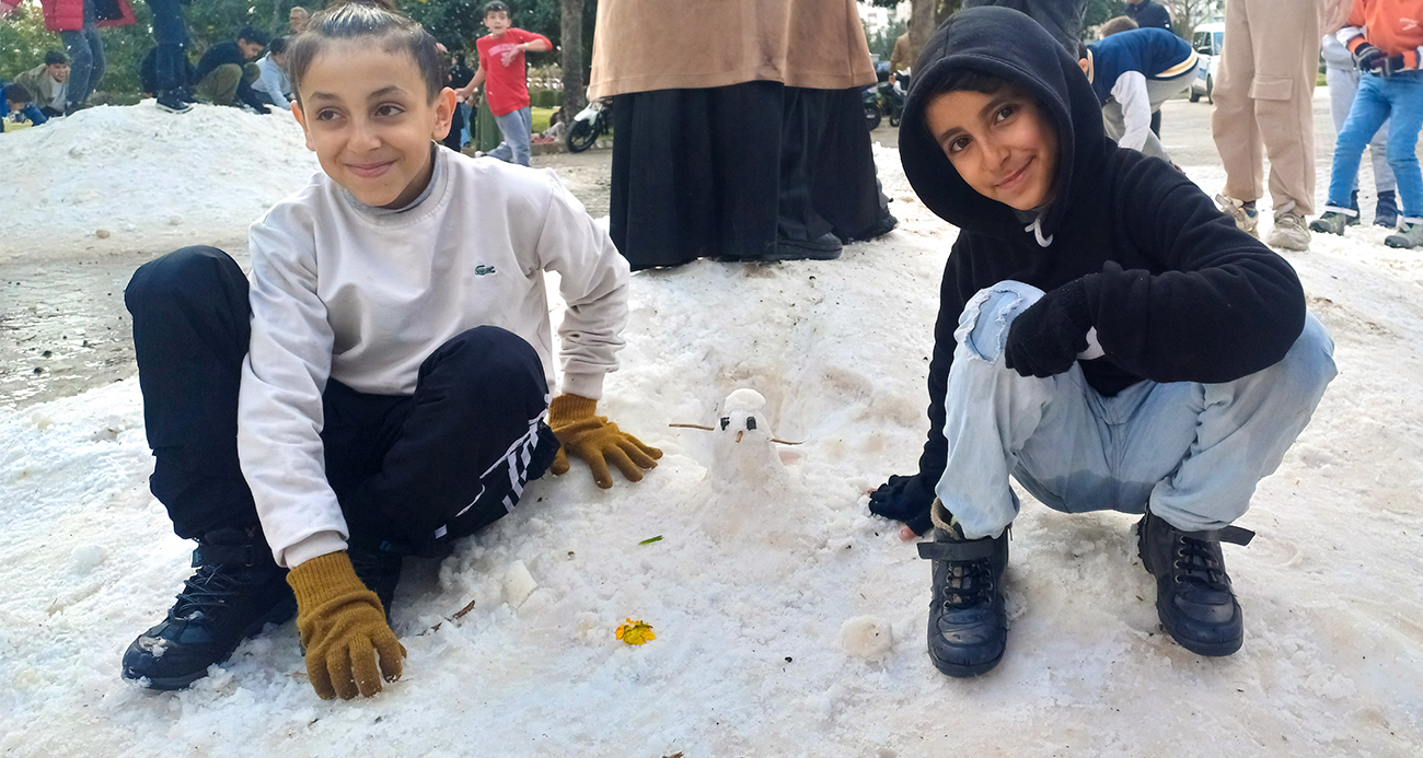 Adana’da çocukların kar sevinci: "İlk defa kar gördük"